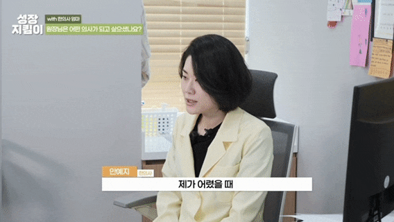 배가 더부룩하다며 배를 만지는 아이